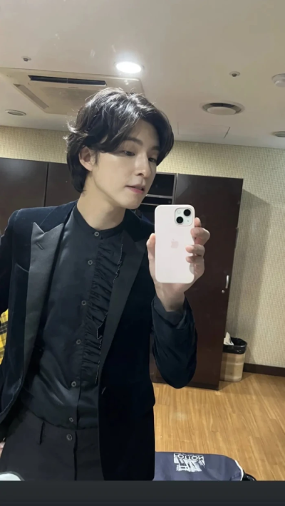 韩国男演员洪京