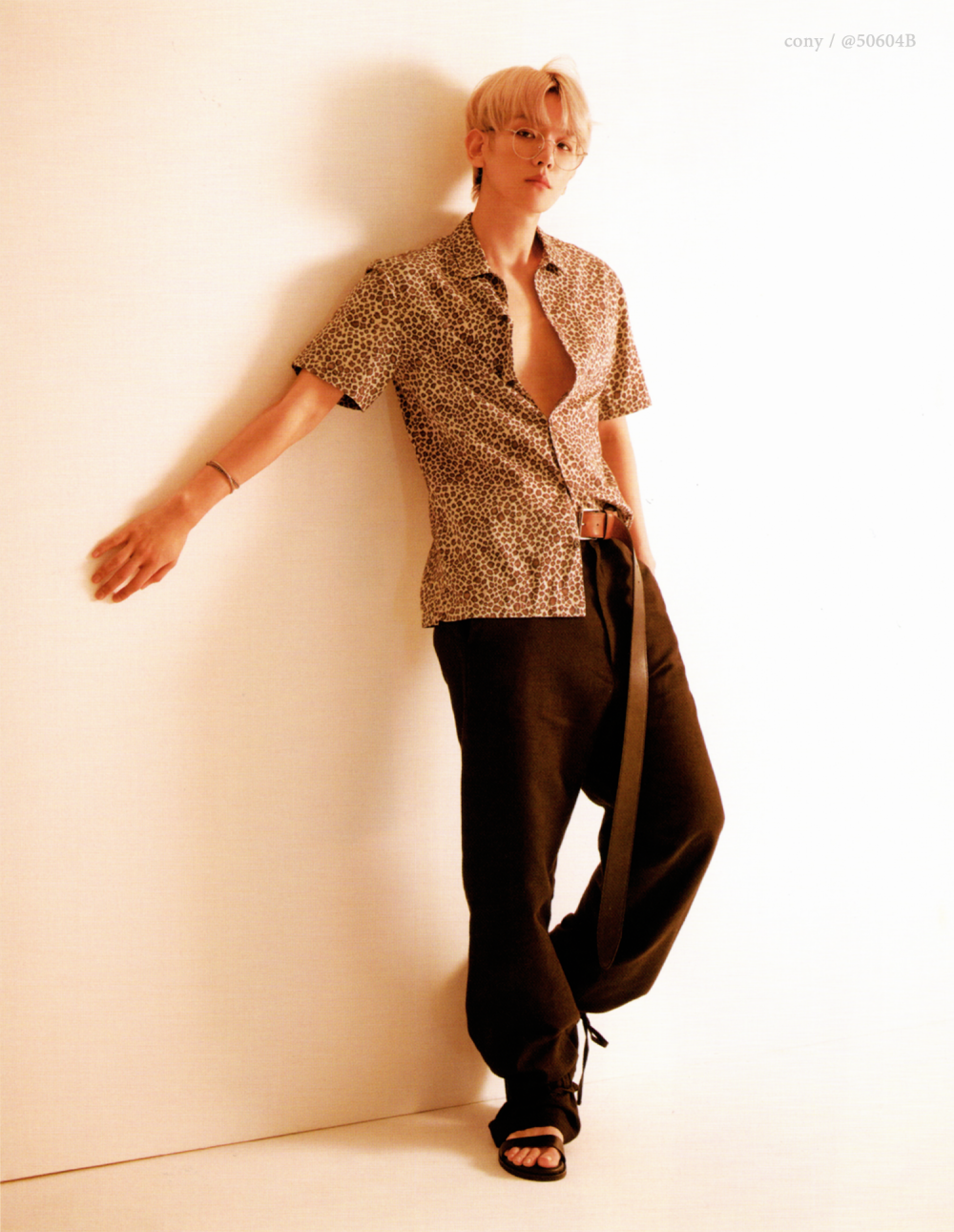 180529【50604B】linedmagazine 伯贤杂志扫图