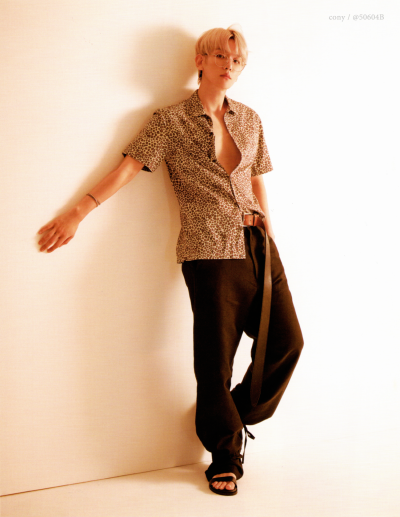 180529【50604B】linedmagazine 伯贤杂志扫图