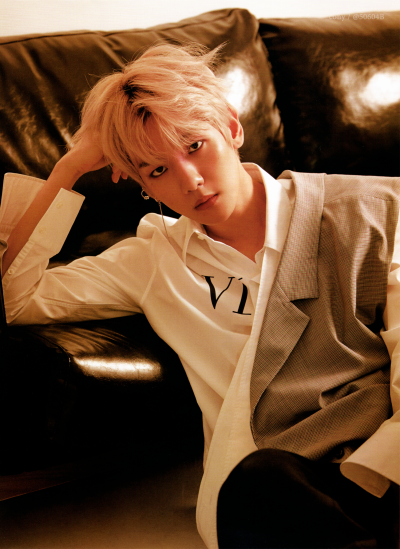 180529【50604B】linedmagazine 伯贤杂志扫图