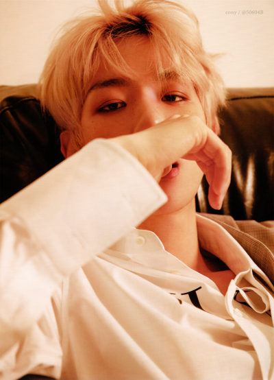 180529【50604B】linedmagazine 伯贤杂志扫图