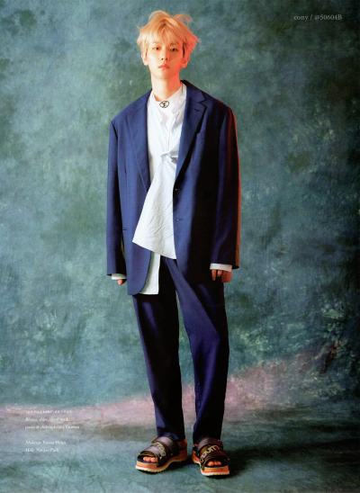 180529【50604B】linedmagazine 伯贤杂志扫图