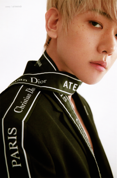 180529【50604B】linedmagazine 伯贤杂志扫图