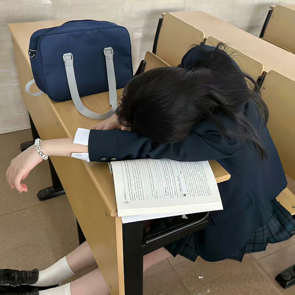 悄悄退场