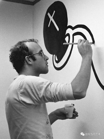 Keith Haring
凯斯·哈林，美国新波普艺术家，活跃于20世纪80年代。