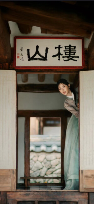 Newjeans “身处青春的人不用解释青春”