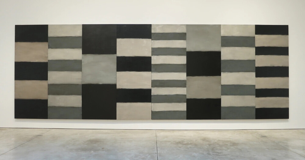 肖恩·斯库利（Sean Scully）是战后抽象绘画中最重要的一位国际艺术大师；他1945年出生于爱尔兰都柏林，1975年移民美国；现在创作和生活于美国纽约、西班牙巴塞罗那和德国慕尼黑。他曾于1989年和1993年两次获得英国『特纳奖』提名，常年受邀在世界顶级博物馆和艺术机构广泛巡展，作品被超过150个国际主要博物馆收藏。肖恩·斯库利被哲学家和艺术评论家阿瑟·丹托评论为“属于我们这个时代重要的油画大师之一。