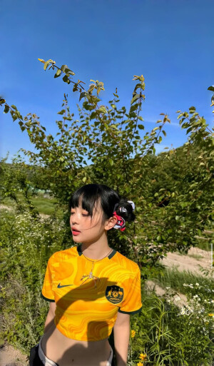 Newjeans “身处青春的人不用解释青春”