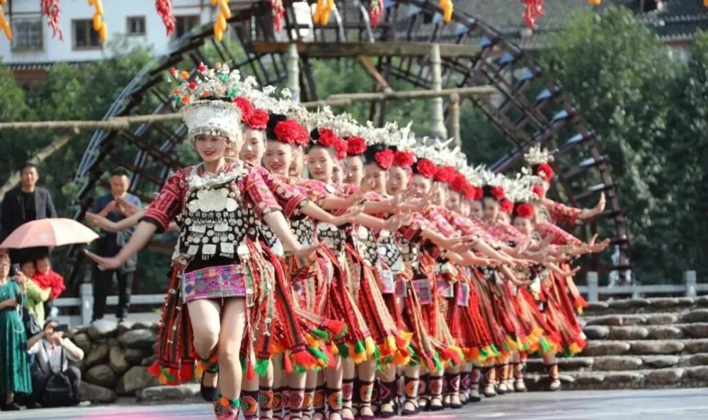 11月10日雷山2024苗年
“苗年”是苗族这世界上最古老民族、唯一世界性少数民族人民展示苗族服饰、信仰、饮食和歌舞等文化的重要节日。
快过苗年之前，各家各户都要备丰盛的年食，除杀猪、宰羊(牛)外，还要备足雷山苗族香醇可口的独特糯米酒。
苗年的年饭极其奢华丰盛，特别讲究“七色皆备”、“五味俱全”。
家家户户都用最好的糯米打成“年粑”互相宴请和馈赠。
走进苗年，就走进了感情奢侈情感豪放的现实版理性主义童话世界！
就会深切感受到苗族文化中心雷山到处弥漫着古民族千百年来农耕文明发展的浓烈气息！
就会真切感受到苗疆圣地雷山每一位苗族同胞有礼有节、待人真诚、热情好客的独特个性！
都能切身体会到雷山男女老少苗族同胞，激情澎湃热情奔放的无限魅力！
这种气息让人心荡神摇，让人欲割难舍，让人久久不能忘怀。
在这里，它带给你的不仅仅是心理上的猎奇，更多的是心灵上的震撼。