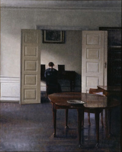 Vilhelm Hammershøi：艾达弹钢琴的室内场景，1910年