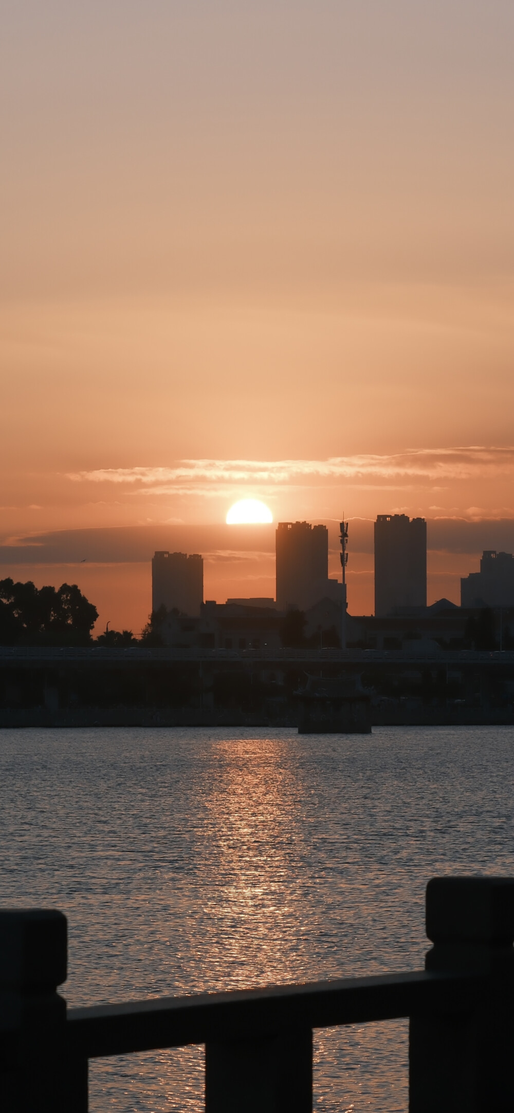 光 拿乌云揉成团