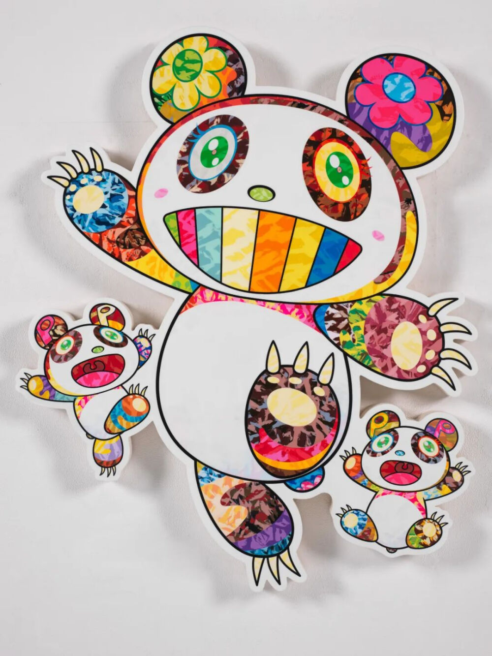 Takashi Murakami
Panda Parent and Cubs, Yay!!, 2024
布面丙烯，木板装裱,105.4 × 86 cm
©2024 Takashi Murakami/Kaikai Kiki Co., Ltd. All rights reserved
拍摄: Kei Okano，由艺术家和高古轩提供
