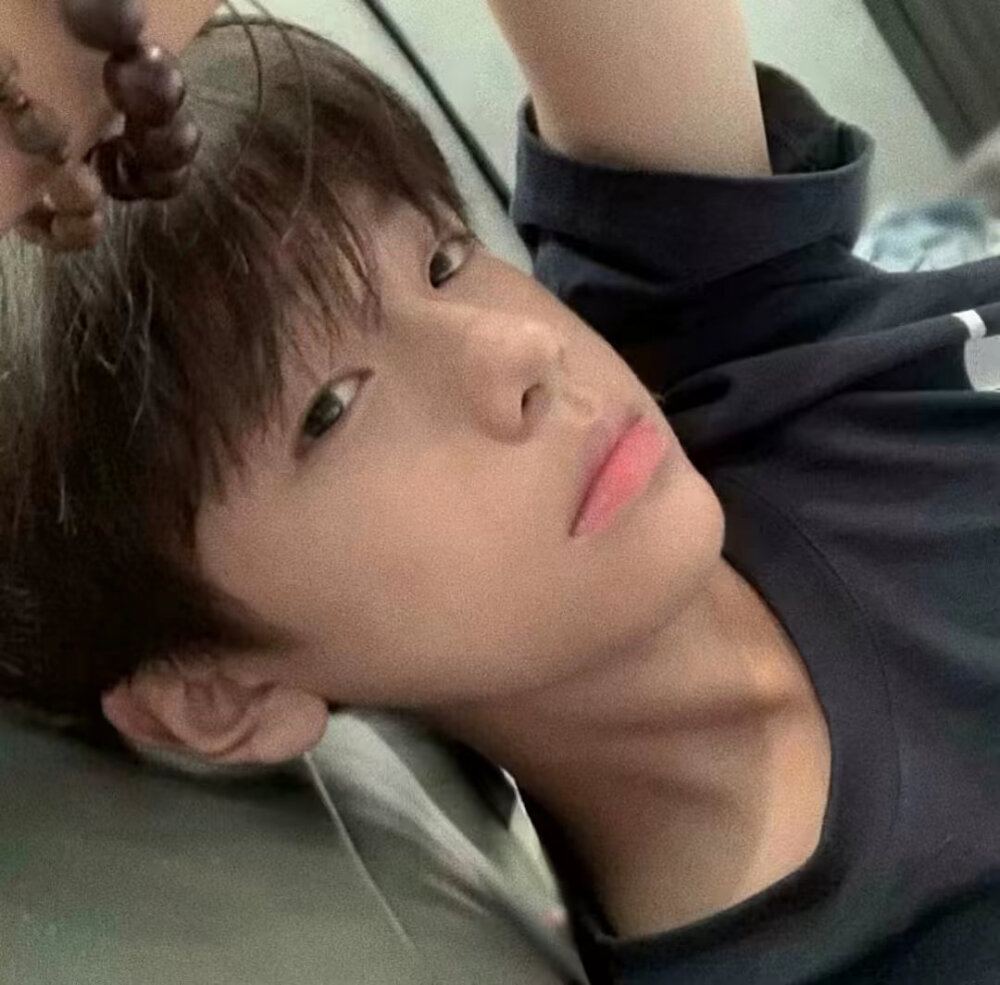 语文：我爱你
美术：♡
数学：520X2+38-17.8686=520.1314
英语：I love you
生物：你是我的细胞 没有你我会缺爱
地理：我喜欢 像风走了八万里 不问归期
历史：无论！穿越回什么时代 我永远爱6你
物理：你就像块磁铁 深深地把我吸引
体育：你是我跑了八百里 还想拥抱的人
化学：Mg+2nclz=Mgcz+zn