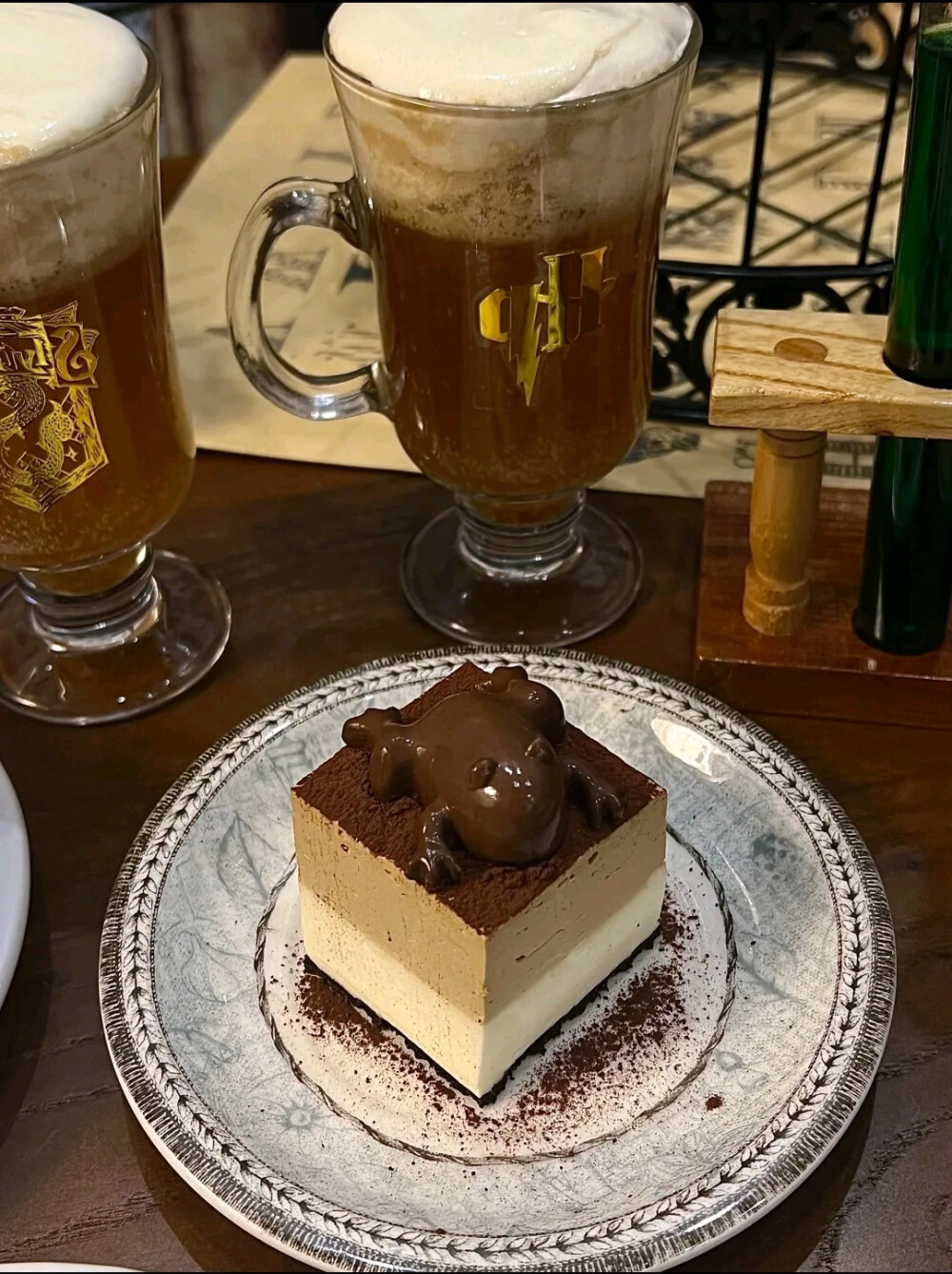 (常州)找到了霍格沃滋魔法学院......
到底哪个PLMM想到的!让我这个哈利波特的忠实粉丝爱不释手!浓浓的魔法学院氛围...怎么拍都好出片!
蛋糕 出奇的好吃!造型也是拉满...怎么拍的
都好看!复刻的黄油啤酒尊滴一模一样...爱了爱了!
天宁区十里洋场