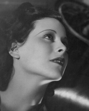 上世纪三十年代，成名前的Hedy Lamarr（海蒂·拉玛）。 ​​​