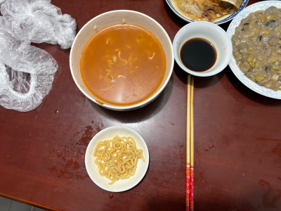 同百福牌甜辣火鸡面虽然有点辣，口味还是可以的。但是甜味一点都没有。