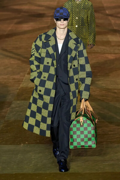 2024 SS 男装秀场上又一次大玩 Damier 元素