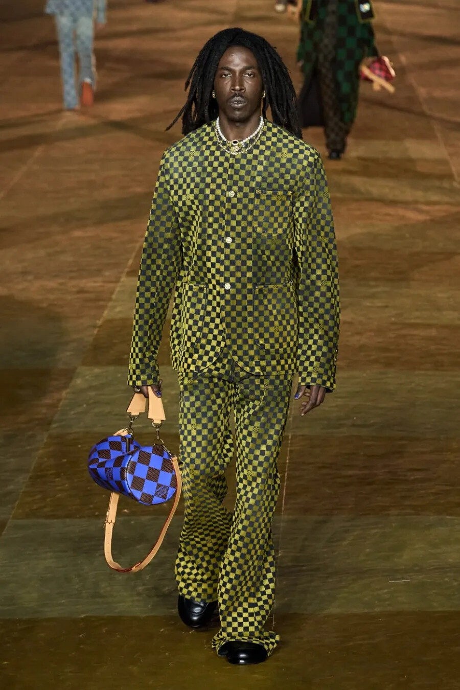 2024 SS 男装秀场上又一次大玩 Damier 元素