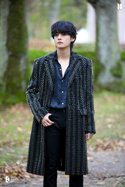 241201
Weverse更新泰亨相关
V ‘Winter Ahead (with PARK HYO SHIN)' MV Photo Sketch ​​​