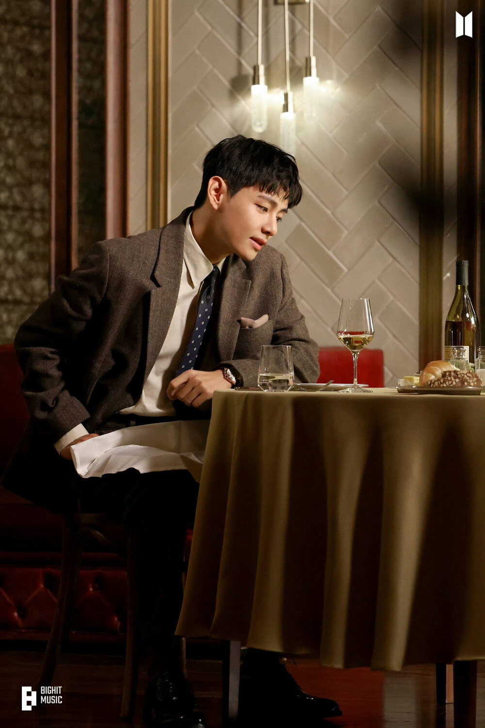  241202
Weverse更新泰亨相关
V 'Winter Ahead (with PARK HYO SHIN)' MV (Cinematic Still ver.) Photo Sketch ​​​