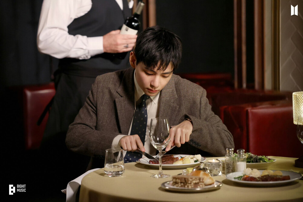  241202
Weverse更新泰亨相关
V 'Winter Ahead (with PARK HYO SHIN)' MV (Cinematic Still ver.) Photo Sketch ​​​