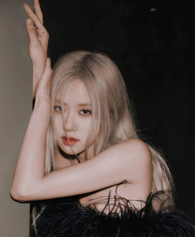 ROSÉ 朴彩英