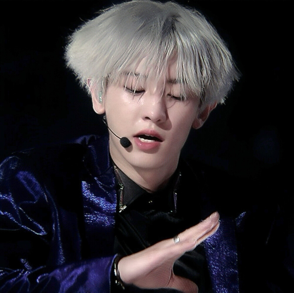 朴灿烈
将你的身体潮汐与我悲泣 同我共鸣 