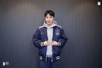 241211
weverse更新号锡相关
j-hope'2024 KBO韩国系列赛第二场开球'Photo Sketch