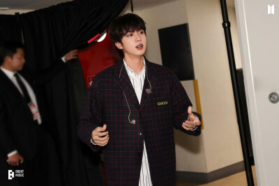 241212
weverse更新硕珍相关
Jin'Happy' Special Stage Sketch