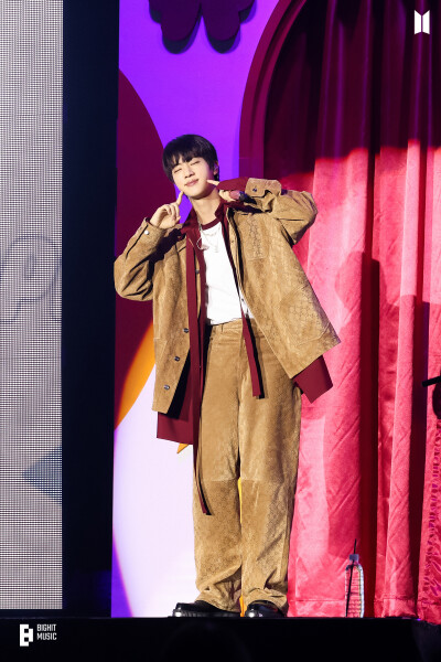 241212
weverse更新硕珍相关
Jin'Happy' Special Stage Sketch