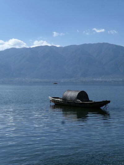 吹过洱海的风
你慢些走