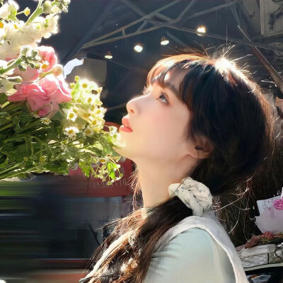 2025年高图女头像礼貌九张