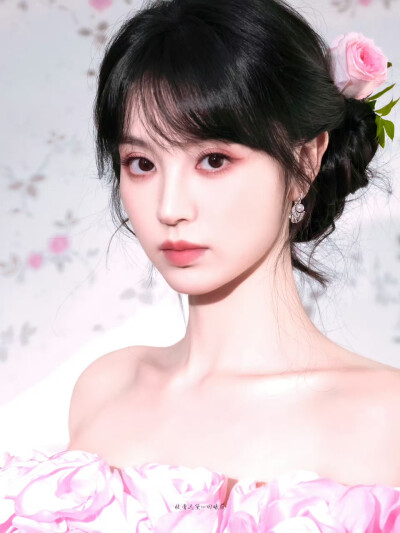 ▪田曦薇
cr.枝青远黛