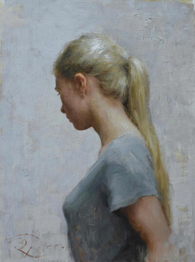 露丝·菲顿是一位英国当代肖像画家，以精湛的油画技艺和敏锐的情感表达而闻名。她的作品融合了古典写实风格与当代审美，表现了人物深刻的内在和优雅的特质。露丝的作品几乎总是形象化的，正是人性、面部表情和肢体语…