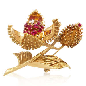 Tiffany 蒂芙尼 黄金胸针 尺寸53 x 40 x 20mm 重量30.0g 红宝石 18k金  栗子外壳可以打开 Gold Ruby Diamond Chestnut Brooch 约8,250美元