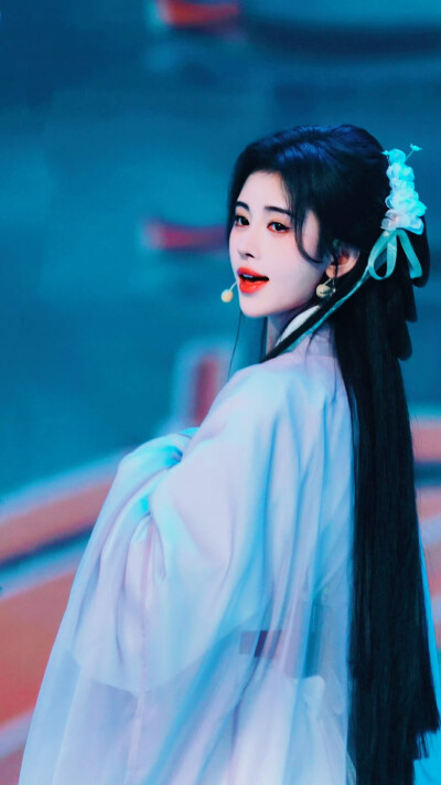 鞠婧祎