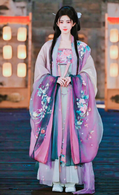 鞠婧祎