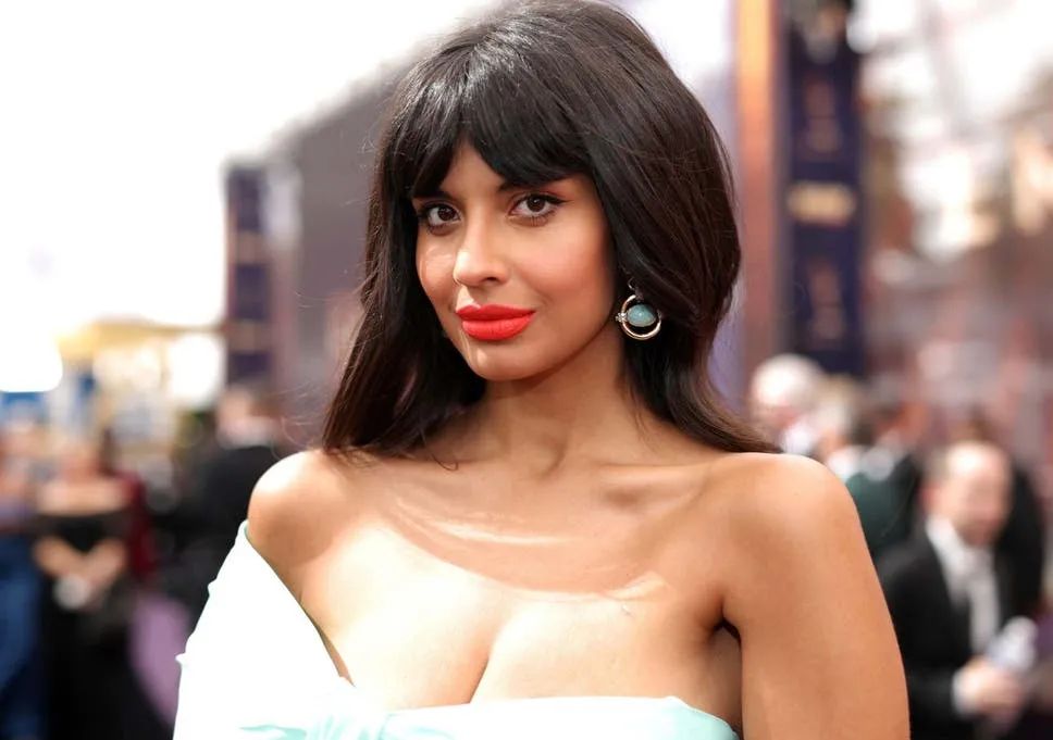 贾米拉·贾米尔（Jameela Jamil）是罹患该病知名度最高的名人之一。© The Independent
