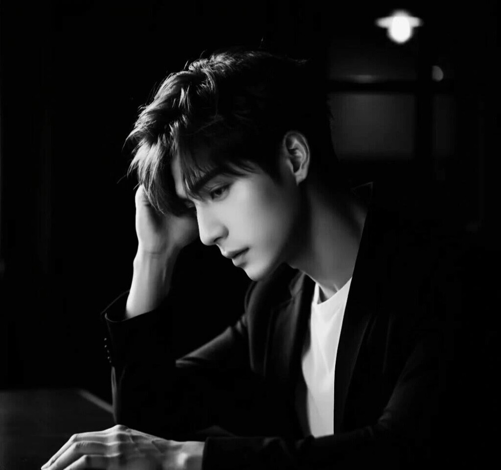 2025年黑色单人情侣头像礼貌四对