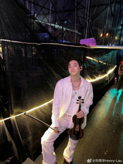 刘宪华Henry-Lau：
大家的新年愿望是……？[心]
#微博演出大赏##微博音乐大赏# ​