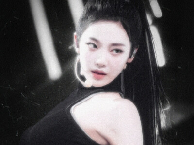 高马尾女战士.
NINGNING宁艺卓.
·泥潭之中成长才能发出最耀眼的力量。