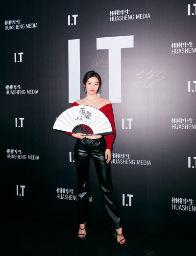 Mabel Yuen, Samsam. Hsi-on, Sep.19th, 2019. Photos by Warm Studio. https://weibo.com/5295502496/Ic7Kv6oLe https://weibo.com/1654502821/IccKTiqoI