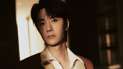 #王一博[超话]# · #王一博央视跨年晚会#
目有繁星，心有山海，循迹光影时，自有到来风。
今晚20：00锁定《启航2025——中央广播电视总台跨年晚会》，与@UNIQ-王一博 一起唱响天高海阔，迎接2025！✨
央视综合频道…