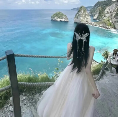 2025年好看单人女头像礼貌九张