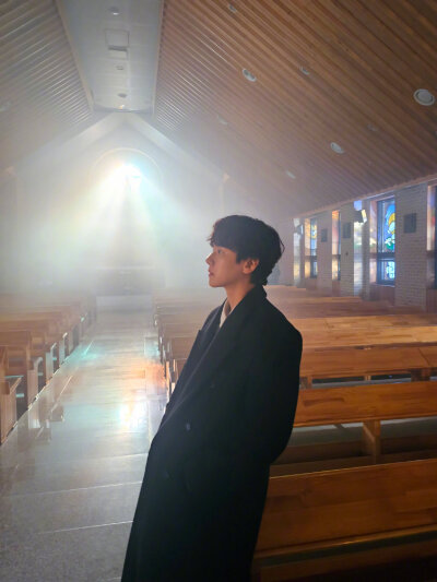 250105【weverse】官咖更新
100RED - 'The Last Christmas' MV Behind Photo