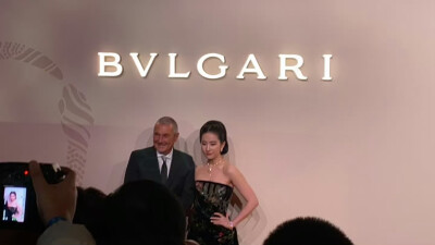 刘亦菲应邀出席亮相 上海BVLGARI “灵蛇·生生不已”特展红毯，Elie Saab 高定搭配 Serpenti 系列高级珠宝
刘亦菲宝格丽全球品牌代言人