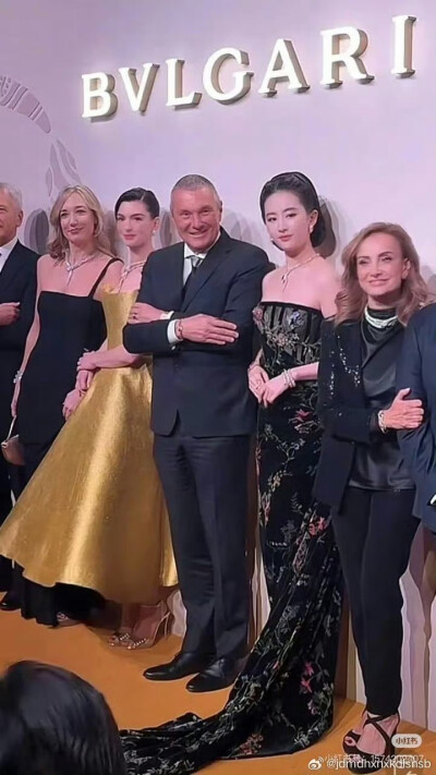 刘亦菲应邀出席亮相 上海BVLGARI “灵蛇·生生不已”特展红毯晚宴，Elie Saab 高定搭配 Serpenti 系列高级珠宝
刘亦菲宝格丽全球品牌代言人2025.1.8