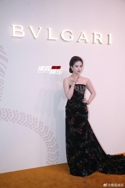 刘亦菲应邀出席亮相 上海BVLGARI “灵蛇·生生不已”特展红毯造型，Elie Saab 高定礼服搭配 Serpenti 系列高级珠宝
刘亦菲宝格丽全球品牌代言人2025.1.8