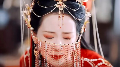 陈都灵.叶冰裳.橙光
禁二传二改
使用请标注:莫小言
礼貌拿图