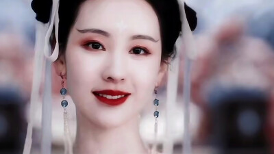 陈都灵.叶冰裳.橙光
禁二传二改
使用请标注:莫小言
礼貌拿图